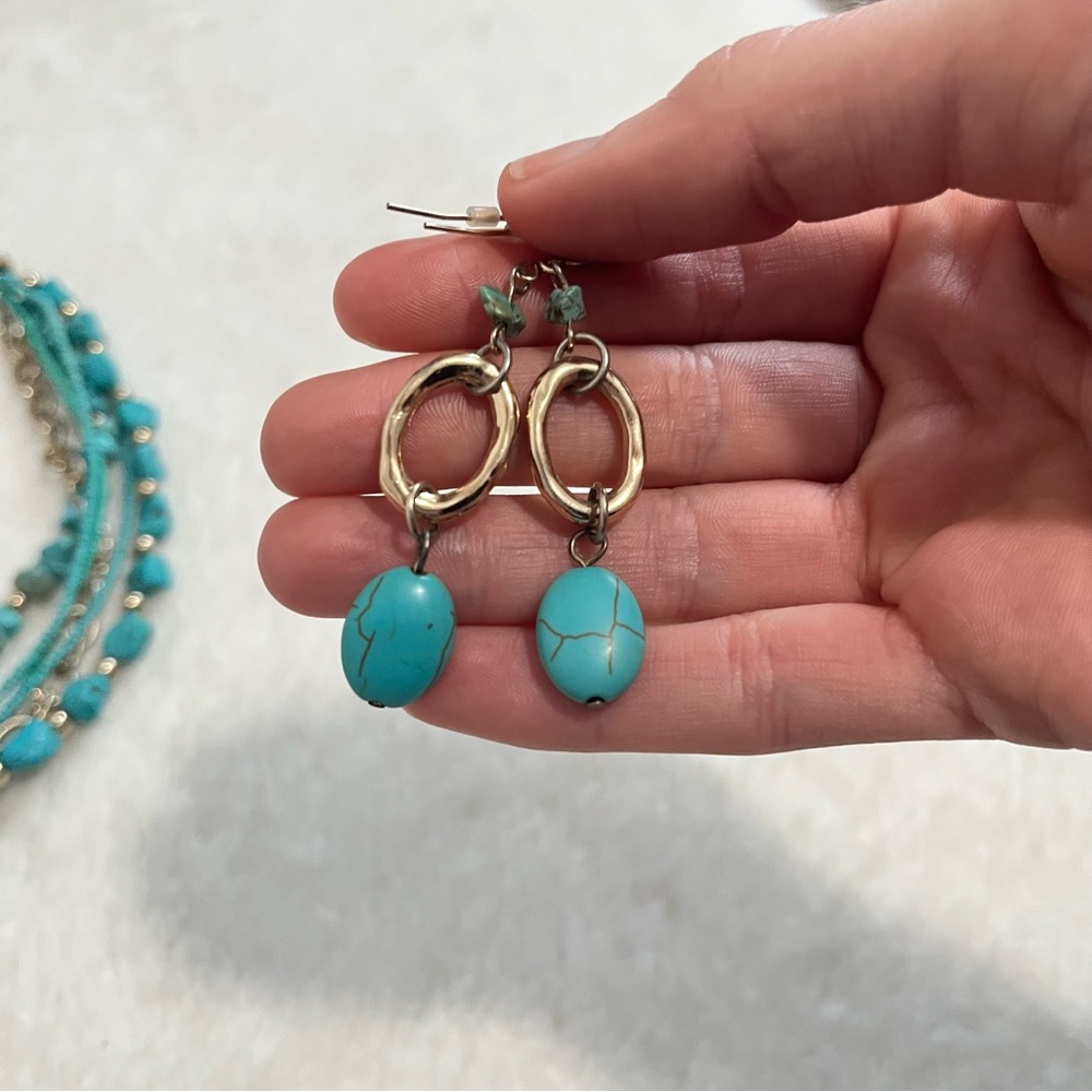 Matching turquoise layered necklace and earrings set - Picture 9 of 9